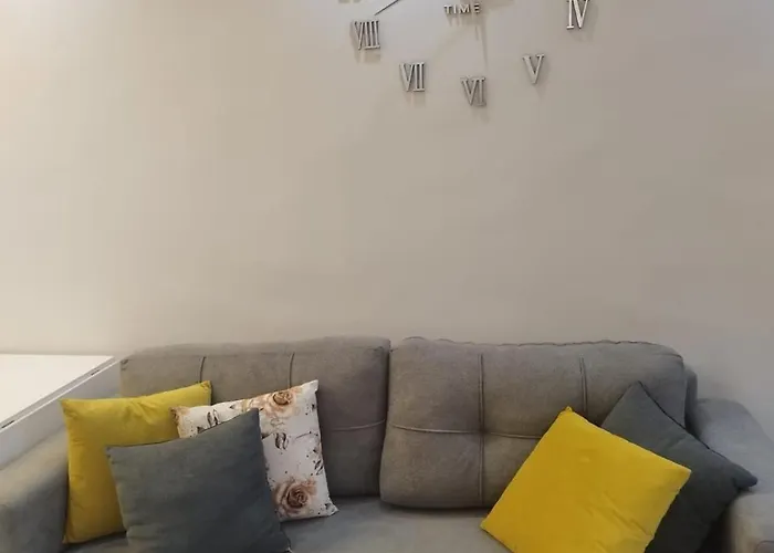 Christena House -criss *